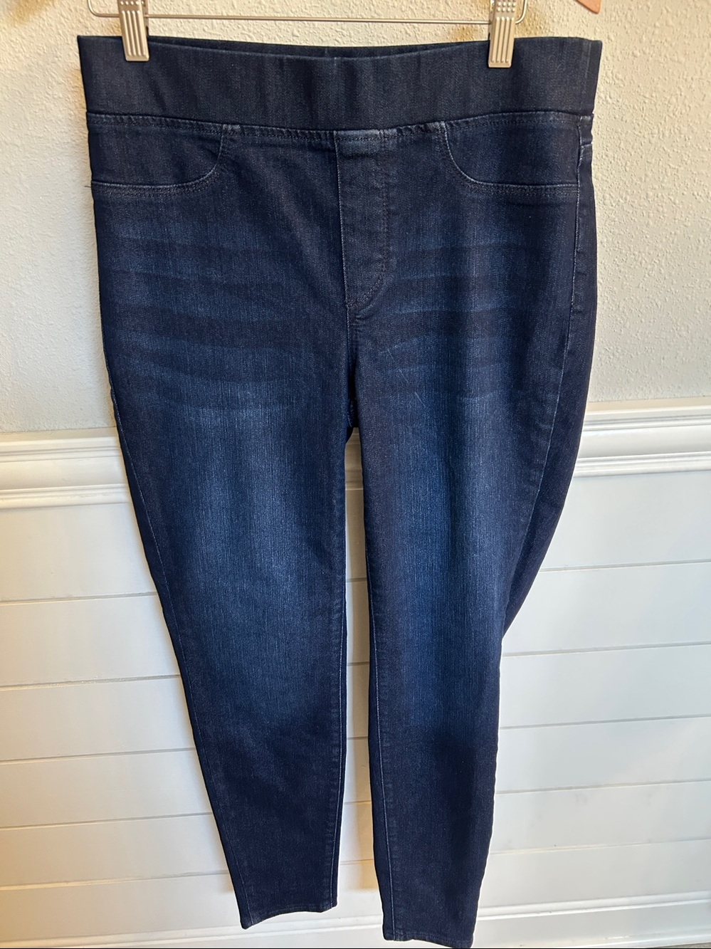 TALBOTS DARK RINSE PULL~ON JEGGING JEANS